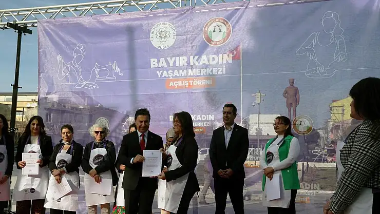 Başkan Aras'tan Afiş Eleştirisi: 'Kadını Eve Hapsedemezsiniz!'