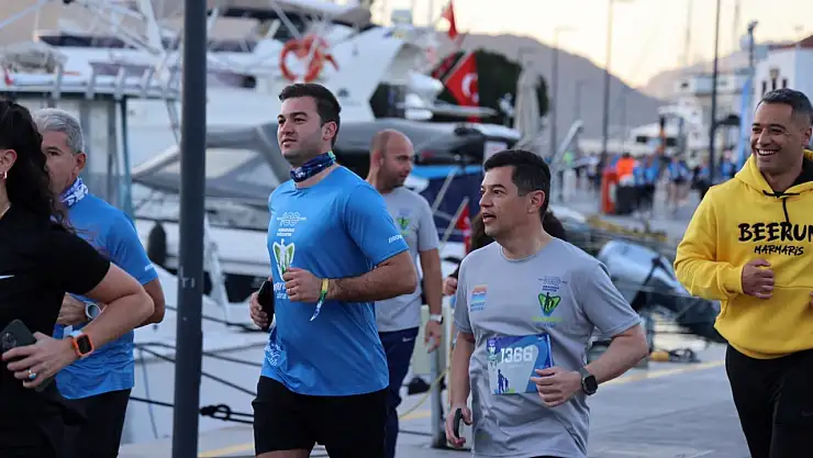 Başkan Mandalinci, Bitez'de düzenlenen sabah koşusuna katıldı