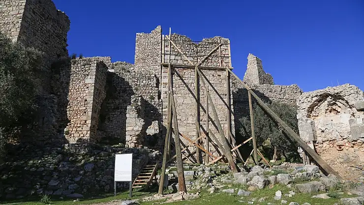 Beçin Antik Kenti'ndeki Kale Çeşmesi'nden yaklaşık 700 yıl sonra yeniden su akmaya başladı