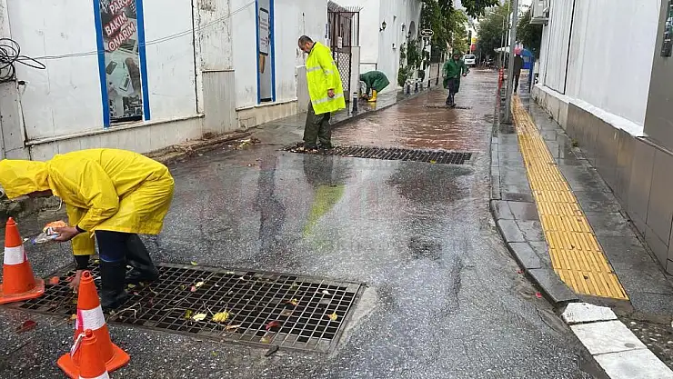 Belediye Ekipleri Yağmur Mesaisinde