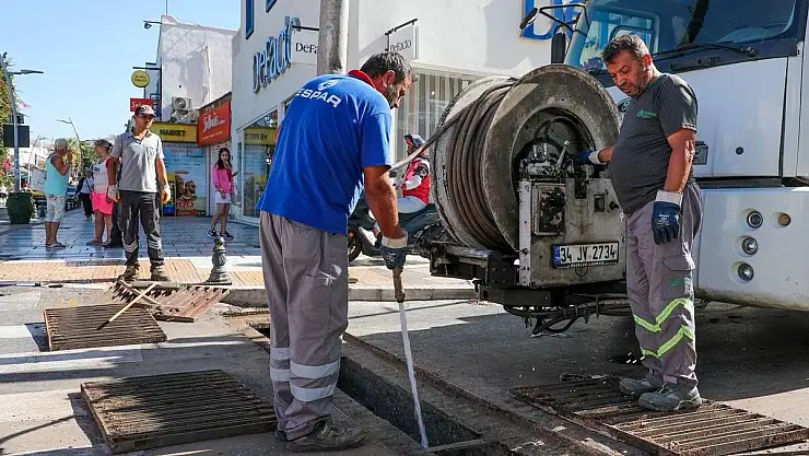 Belediyeden Kanal Açma ve Temizlik Çalışmaları