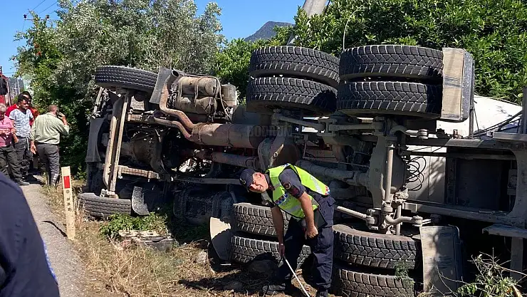 Beton Mikserinde Sıkışan Sürücü Kurtarıldı