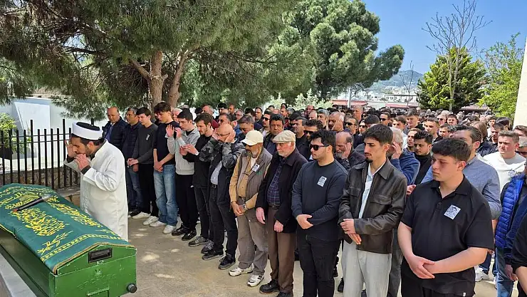 Bıçakçı, Kanserle Mücadeleyi Kaybederek Son Yolculuğuna Uğurlandı