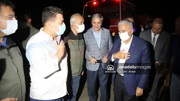 Binali Yıldırım, Güvercinlik'teki yangın bölgesinde incelemelerde bulundu