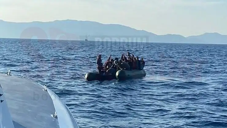 Bir Lastik Botta 30 Düzensiz Göçmen Kurtarıldı