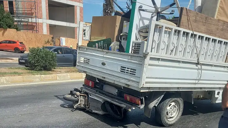 Bitez'de zincirleme kaza ! motosikletli son anda kurtuldu !