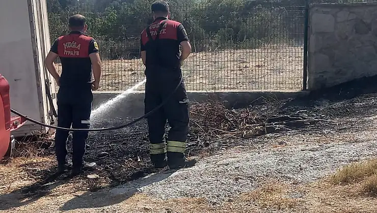 Bitez'de Otluk Alanda Yangın