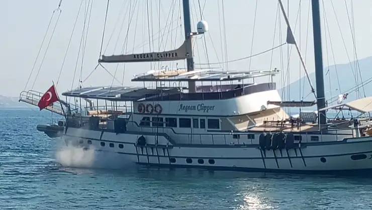 Bodrum açıklarında tekne karaya oturdu