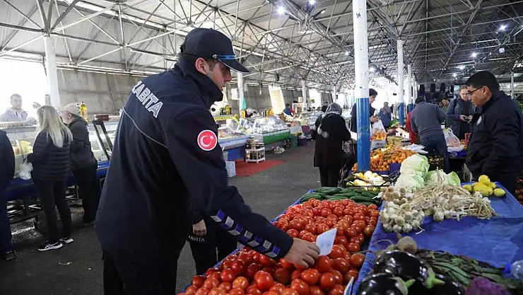 Bodrum Belediyesi Zabıta Ekipleri Pazar Yerini Denetledi