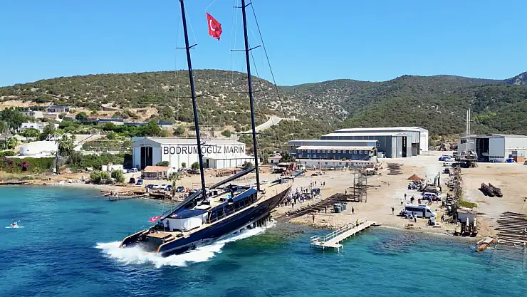 Bodrum'da 978 milyon liralık dev yelkenli suya indirildi
