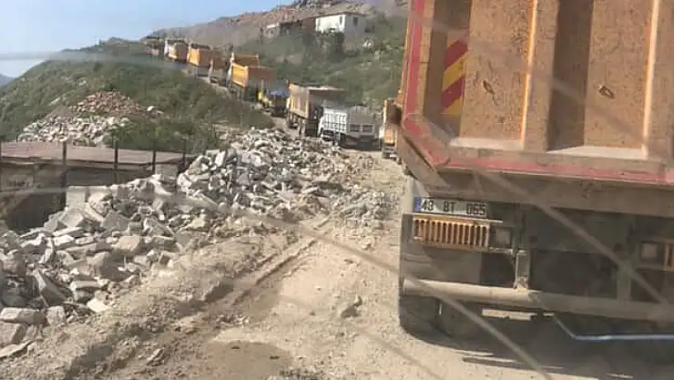 Bodrum'da Çöp ve Hafriyat Krizi! Kamyon Şoförleri İsyan Etti: 'Paramızla Rezil Oluyoruz!'