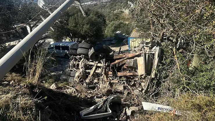 Kamyonet şarampole yuvarlandı