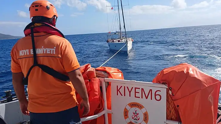 Bodrum'da yelkenli tekne arıza yaptı