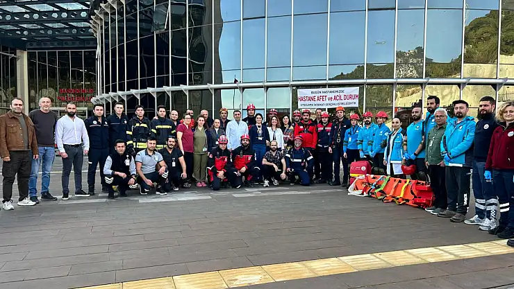 Bodrum Devlet Hastanesi'nde deprem ve yangın senaryolu tatbikat gerçekleştirildi: ekipler afet anlarına hazırlıklarını pekiştirdi