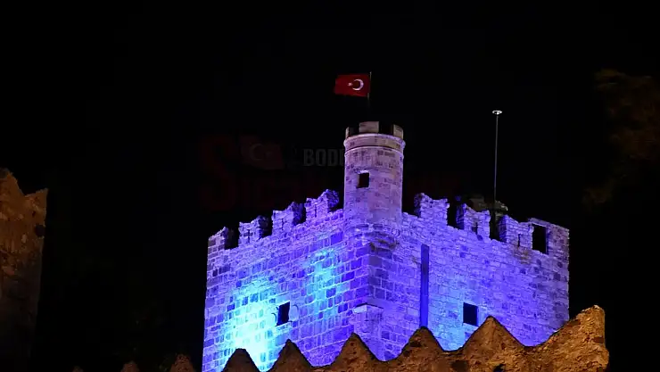Bodrum Kalesi Dünya Çocuk Hakları Günü dolayısıyla maviye büründü