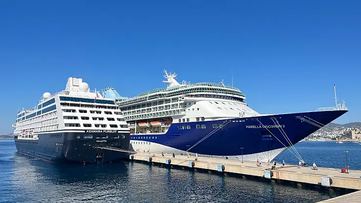 Bodrum Limanı'nda İki Dev Kruvaziyer!