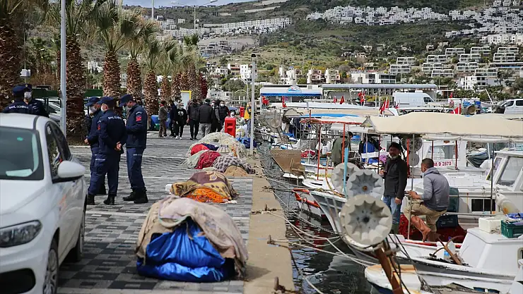 Bodrum ve Datça'da dalgıçlar balıkçı barınaklarını temizledi