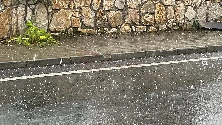 Bodrum'da Aniden Bastıran Dolu Etkili Oldu