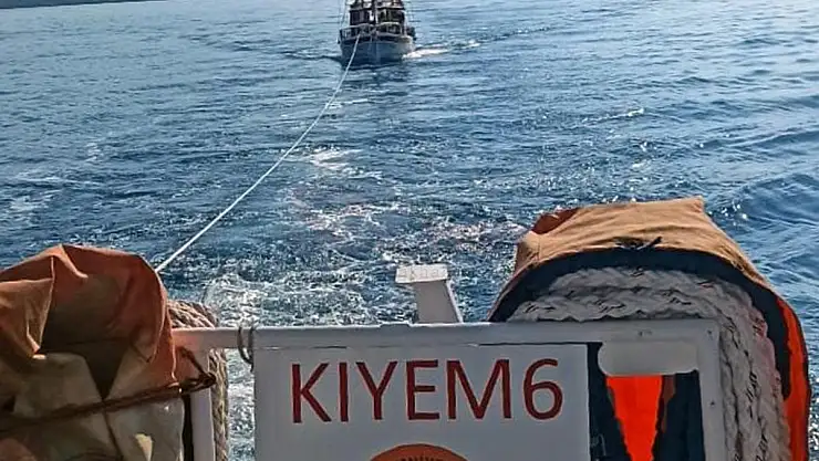 Bodrum'da Arıza Yapan Tekne Kurtarıldı
