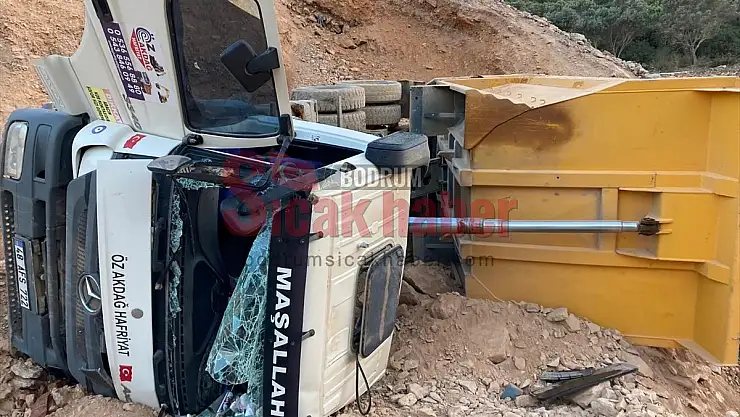 Bodrum'da devrilen hafriyat kamyonunun sürücüsü yaralandı