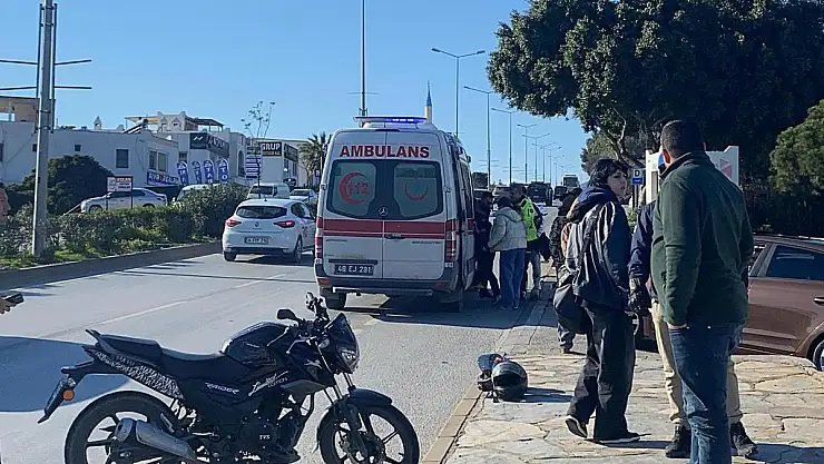 Bodrum'da Emniyet Şeridinde Kaza: Motosiklet Yayaya Çarptı