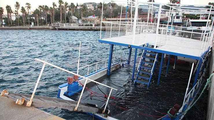 Bodrum'da göçmen kaçakçılığında kullanılan tekne bağlı bulunduğu iskelede zarar gördü