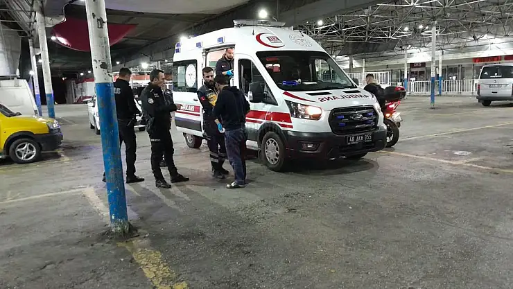 BODRUM'DA KAVGA: 2 KİŞİ KESİCİ ALETLE YARALANDI