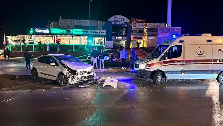 Bodrum'da Kavşakta Kaza: 2 Yaralı