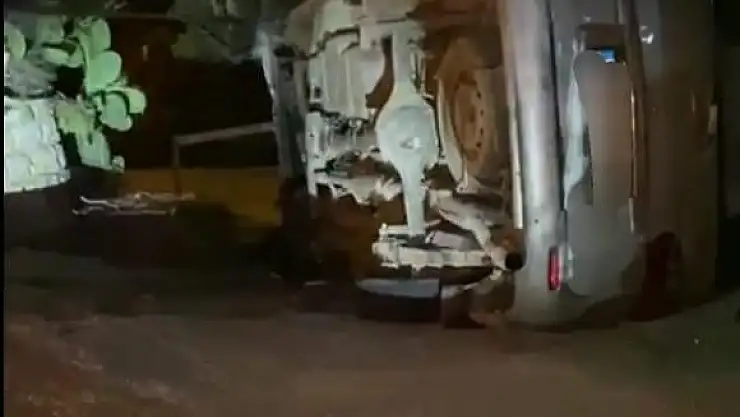 Bodrum'da Kaza: Duvara Çarpan Kamyonetin Sürücüsü Olay Yerinden Kaçtı