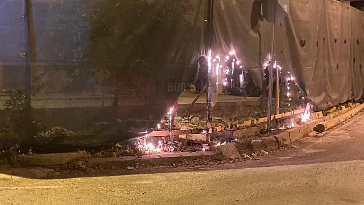 Bodrumda Kimliği Belirsiz Kişiler Etrafı Rast Gele Ateşe Verdi