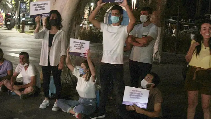 Bodrum'da Öğrenciler, Yurt Ve Kira Ücretlerini Protesto İçin Bir Araya Geldi