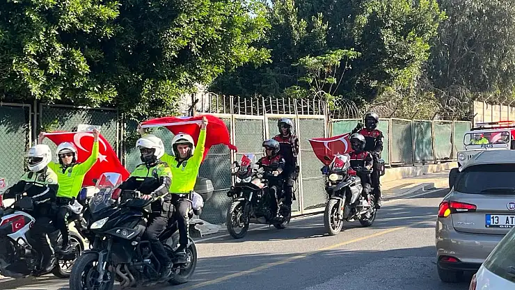 Bodrum'da Polisler Kortej Düzenledi