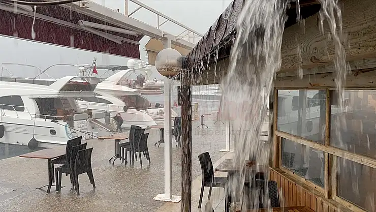 Bodrum'da sağanak ve kuvvetli rüzgar etkili oluyor