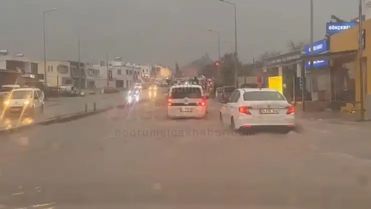 Bodrum'da Sağanak Yağış Hayatı Olumsuz Etkiledi