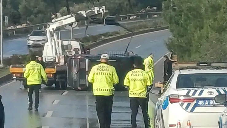 Bodrum'da Yağışla Kayganlaşan Yolda Minibüs Kazası