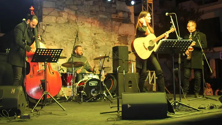 BODRUM'DA YENİ YIL PARTİSİ TÜM COŞKUSUYLA BAŞLADI