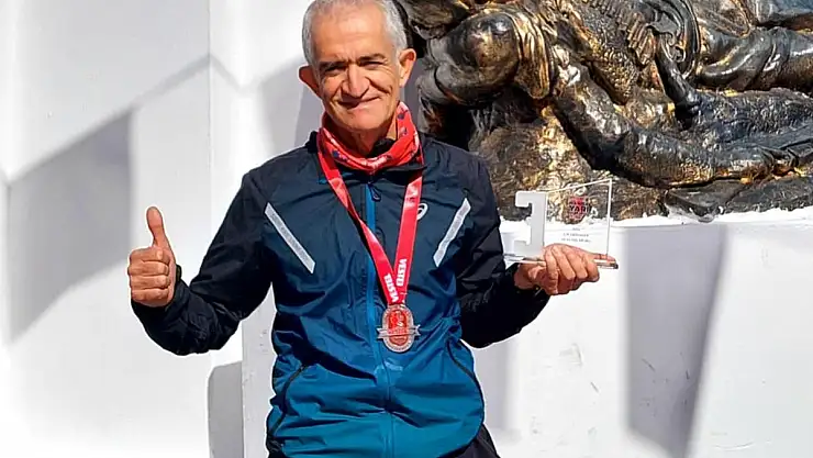 Bodrumlu Veysel Uyanık, Uluslararası Vestel Manisa Yarı Maratonu'nda 3. Oldu