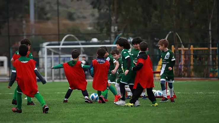 BODRUMSPOR FUTBOL OKULU ÇALIŞMALARINA DEVAM EDİYOR