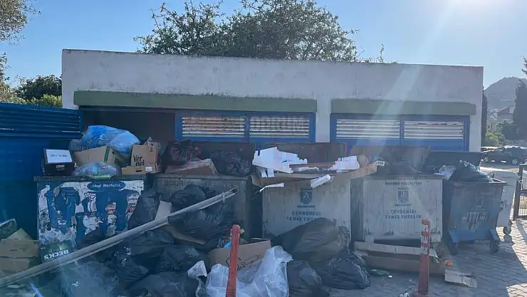 Bodrum'un Sokaklarını Çöp Götürüyor