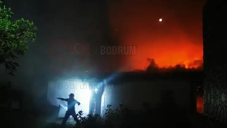 Boşanma Aşamasındaki Koca Eski Eşi Ve Çocuklarının Yaşadığı Evi Yaktı