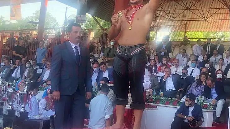 Büyükşehir Güreşçisi Kırkpınar'da Birinci Oldu
