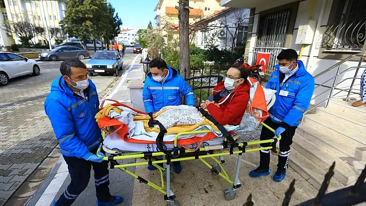 Büyükşehir, Hastaları Sağlık Kuruluşlarına Taşıyor