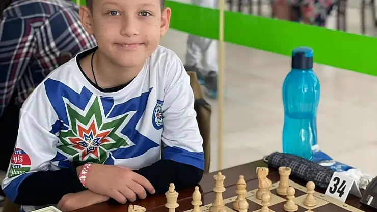 Büyükşehir sporcularından Satranç 'ta büyük başarı