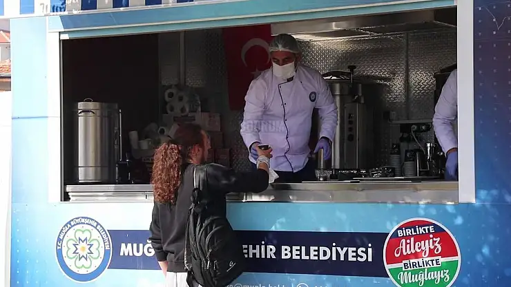 Büyükşehir, Üniversite Öğrencilerine Çorba Dağıtmaya Devam Ediyor