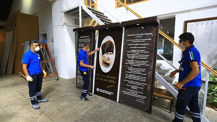 Büyükşehir'den Mahalle ile Okullara Atatürk Büstü ve Şeref Köşesi