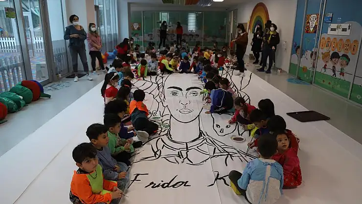 Büyükşehir'in Minik Öğrencilerinden Dev Frida Kahlo Portresi