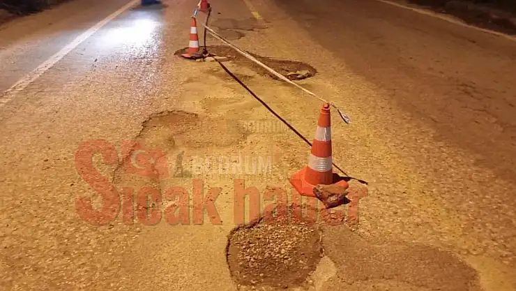 Cadde Ortasındaki Çukur Trafiği Olumsuz Etkiliyor