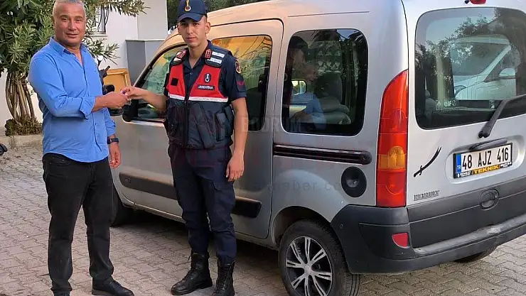Çalınan Aracı Bulup Sahibine Teslim Ettiler