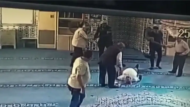 Cami içinde korku dolu dakikalar !