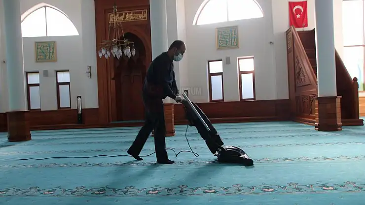 Camilerde Temizlik ve Dezenfekte Çalışmaları Yapılıyor...